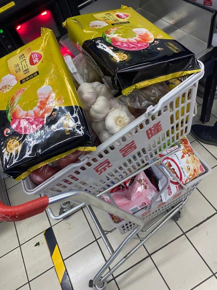 Pekin’de yeni vakalar çıktı, halk marketlere koştu