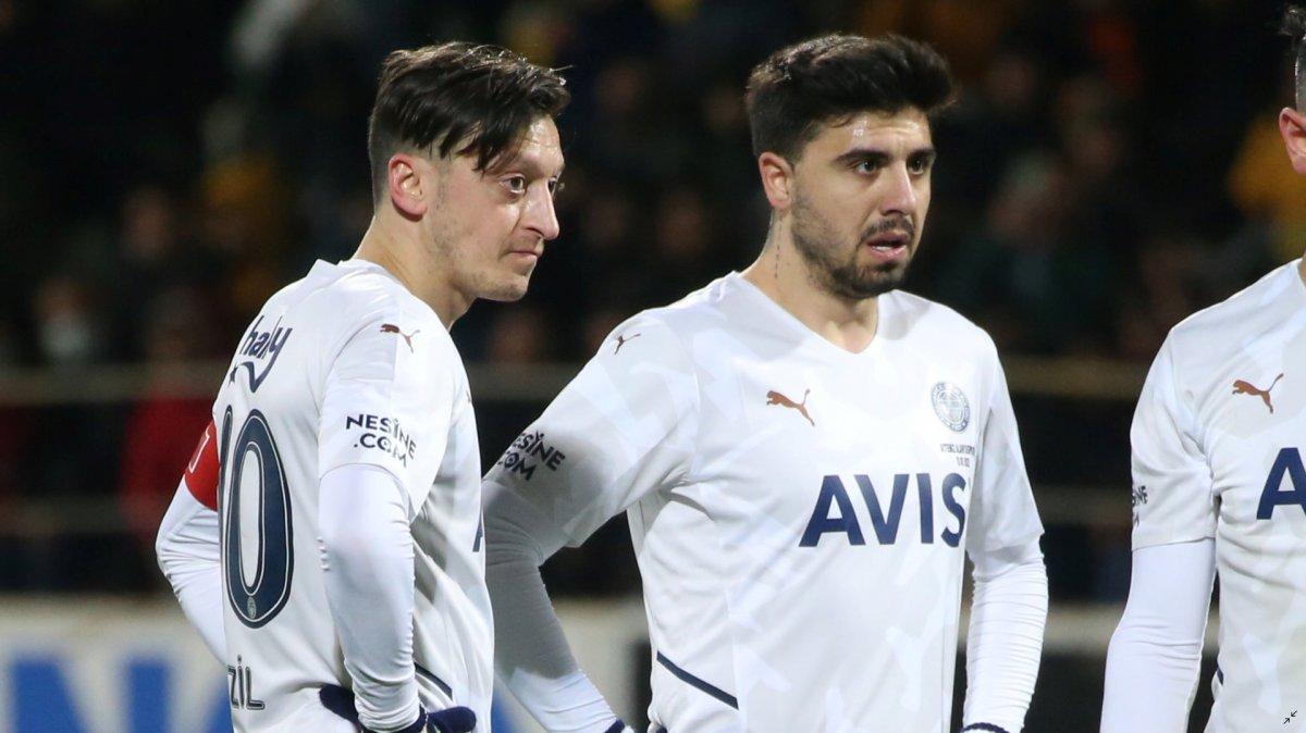 İrfan Can Kahveci, Mesut Özil ve Ozan Tufan'ı ziyaret etti