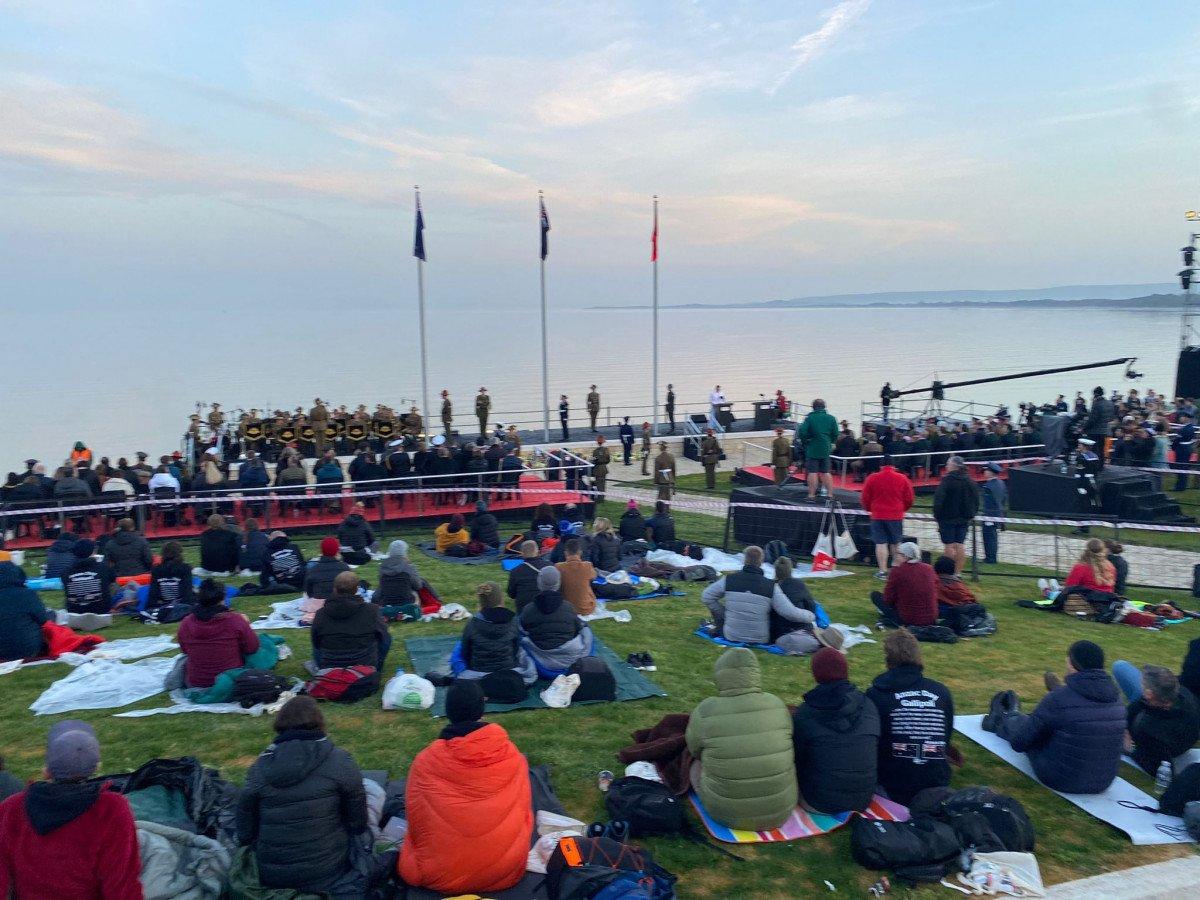 Anzak Koyu'nda geleneksel 'Şafak Ayini'