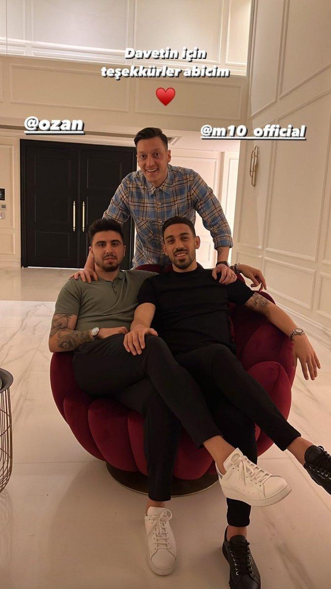 İrfan Can Kahveci, Mesut Özil ve Ozan Tufan'ı ziyaret etti