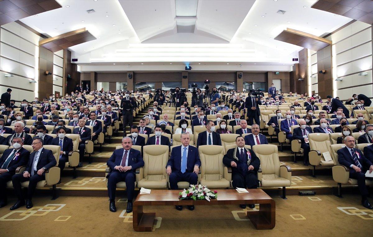 Cumhurbaşkanı Erdoğan, Kemal Kılıçdaroğlu ile selamlaştı