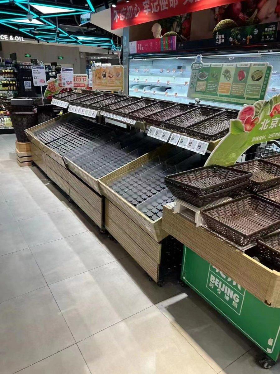 Pekin’de yeni vakalar çıktı, halk marketlere koştu