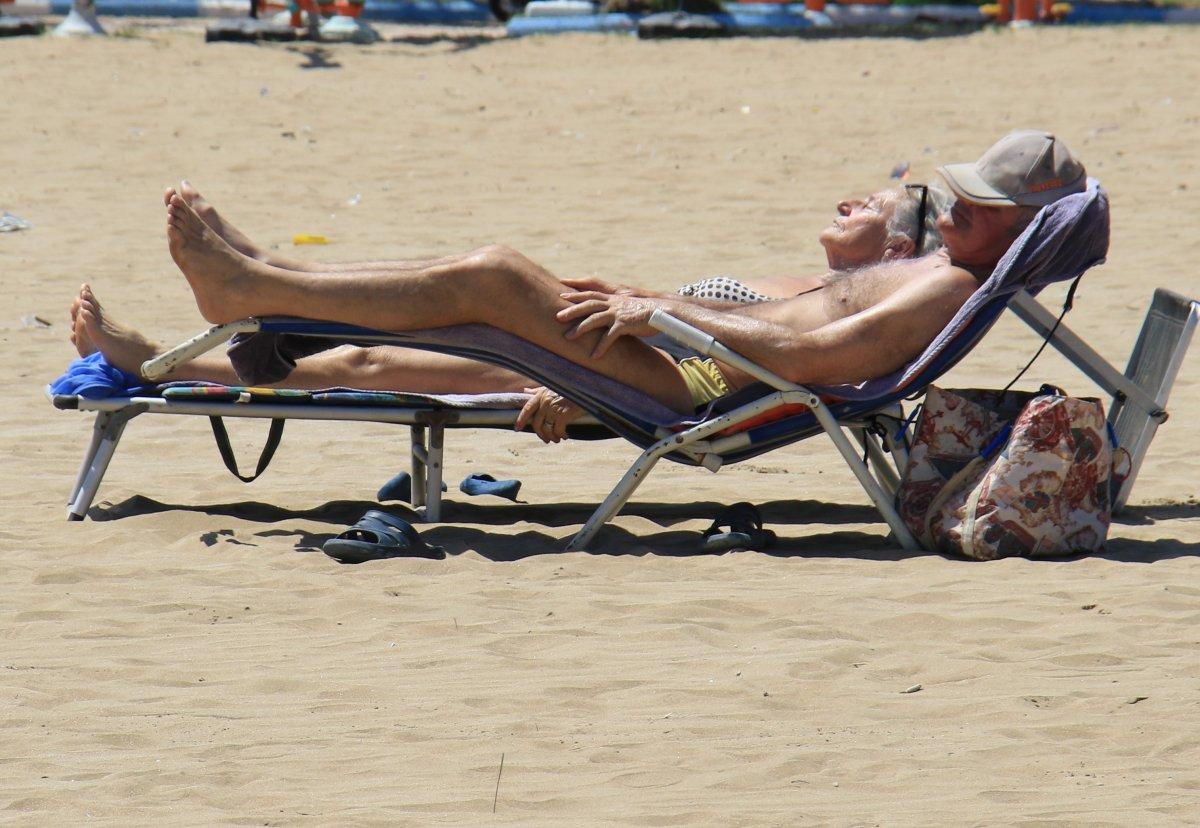 Mersin’de sıcağı gören denize koştu