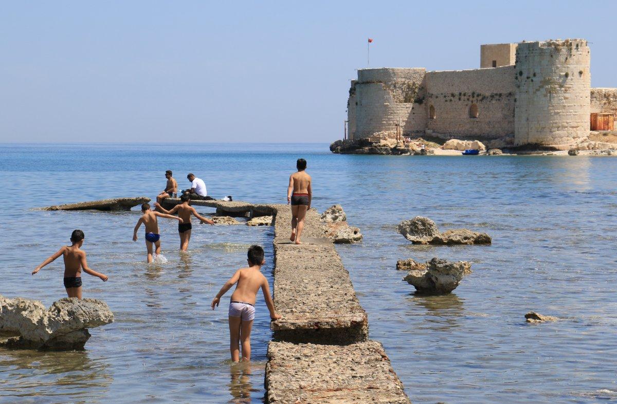Mersin’de sıcağı gören denize koştu