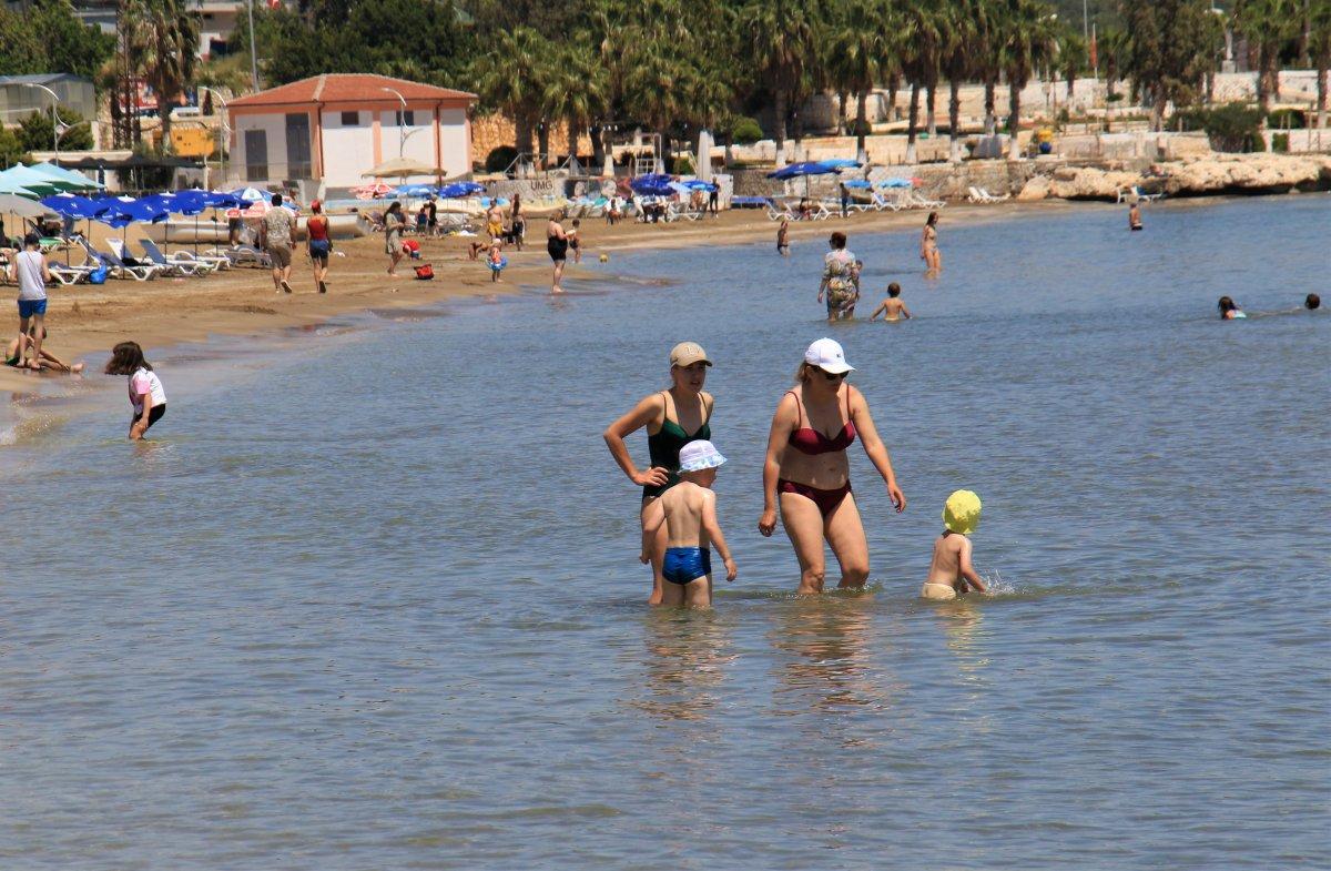 Mersin’de sıcağı gören denize koştu