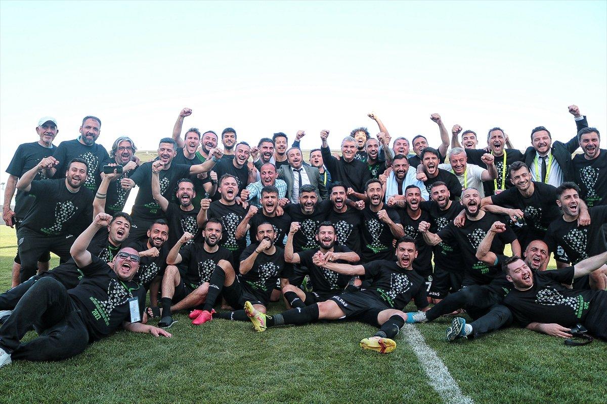 Sakaryaspor'da 1.Lig'e yükselmeyi garantiledi