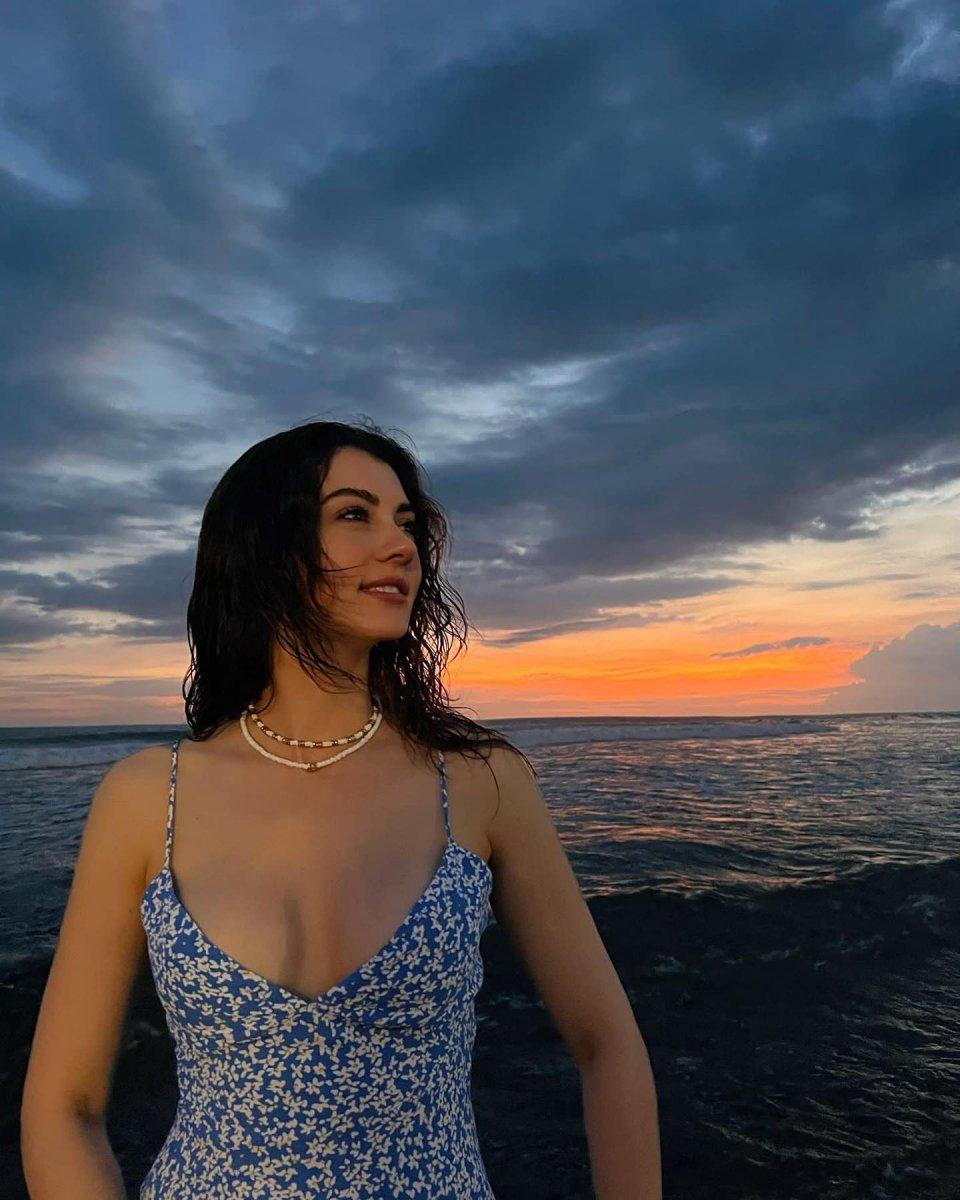 Burcu Özberk Bali'ye gitti