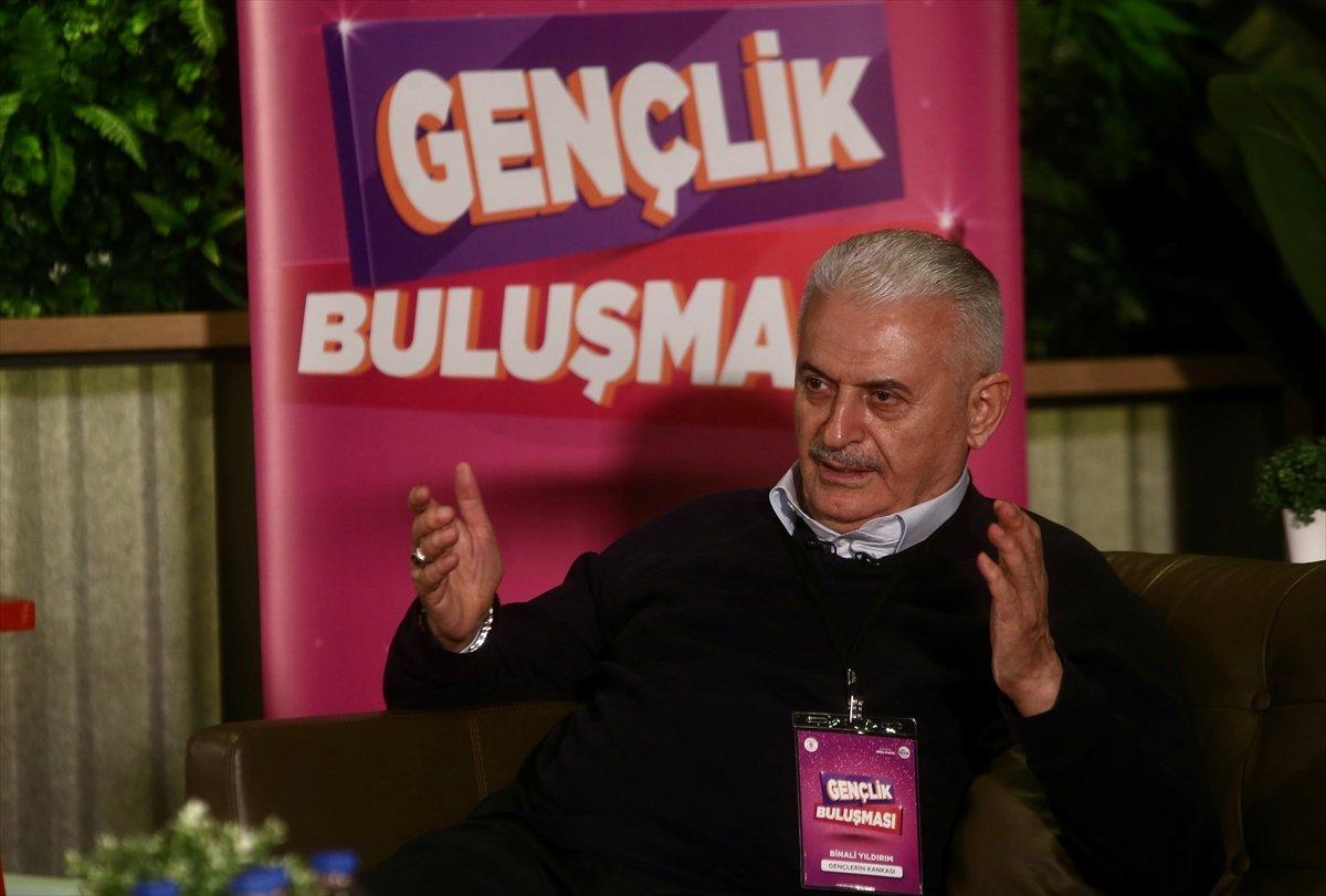 Binali Yıldırım, gençlerle bir araya geldi