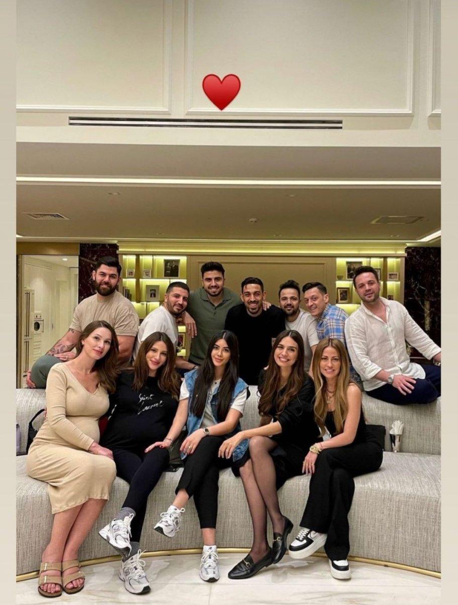 İrfan Can Kahveci, Mesut Özil ve Ozan Tufan'ı ziyaret etti