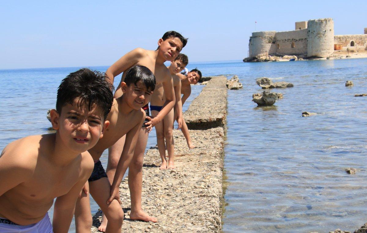Mersin’de sıcağı gören denize koştu
