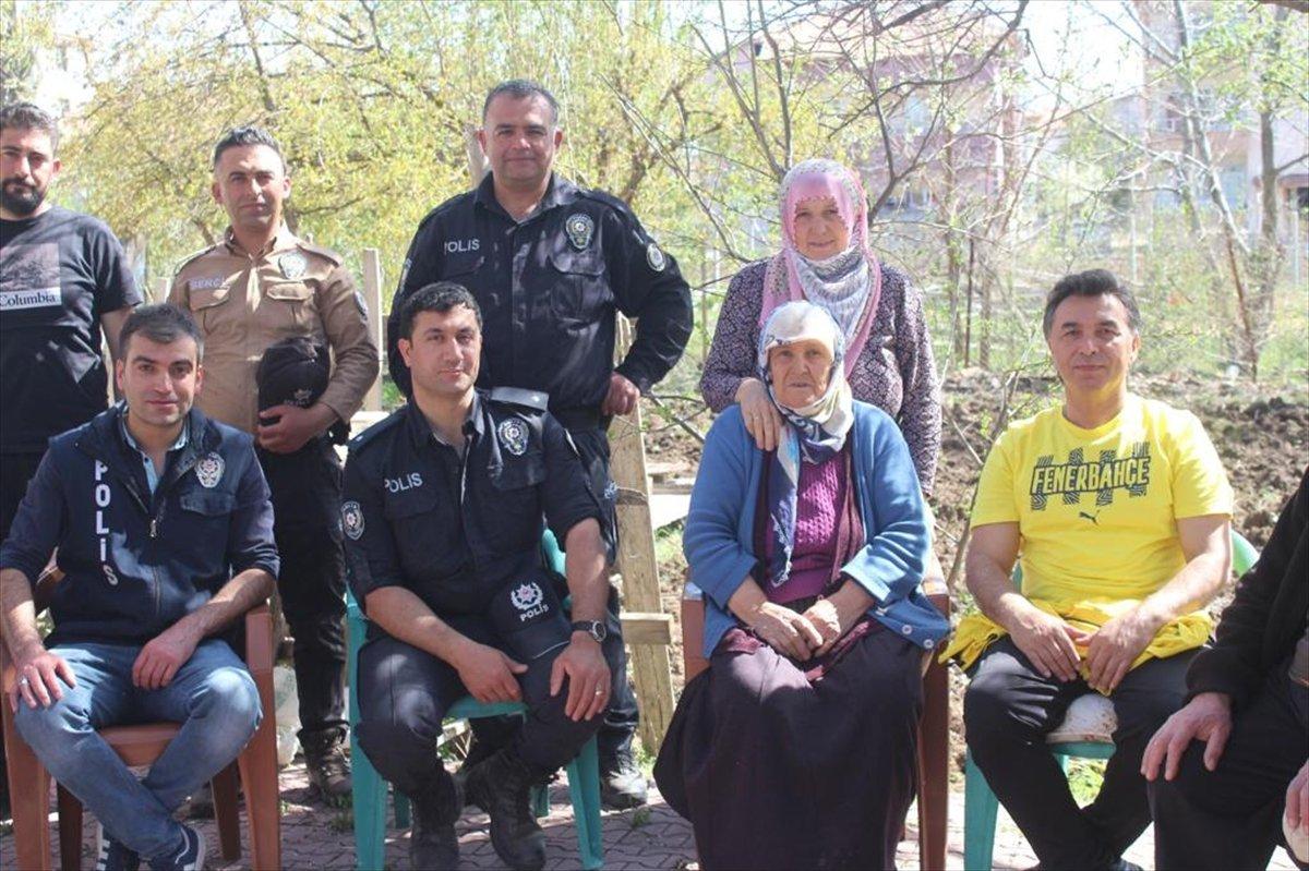 Malatya'da polis ekipleri, yaşlı kadının bahçesini çapaladı