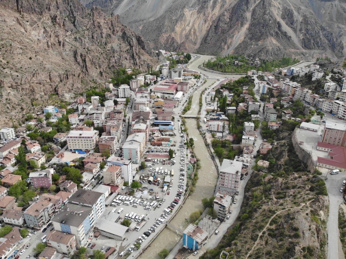 Artvin'in Yusufeli ilçesi 7'nci kez taşınıyor