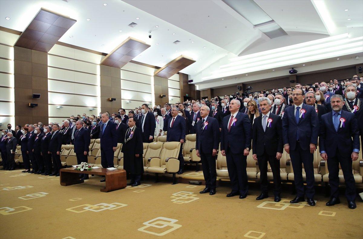 Cumhurbaşkanı Erdoğan, Kemal Kılıçdaroğlu ile selamlaştı