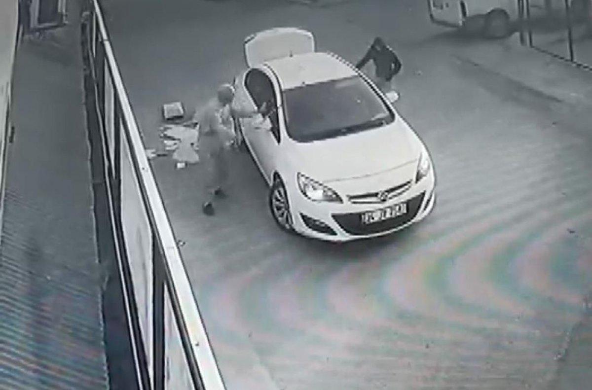 Avcılar’da markete giren hırsızlar 100 bin TL’lik soygun yaptı