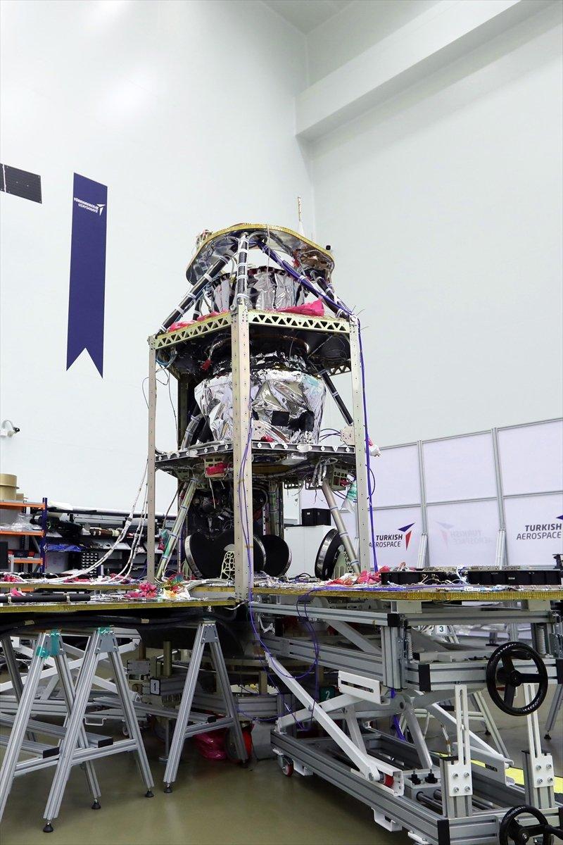 Mustafa Varank, milli gözlem uydusu İMECE'yi inceledi