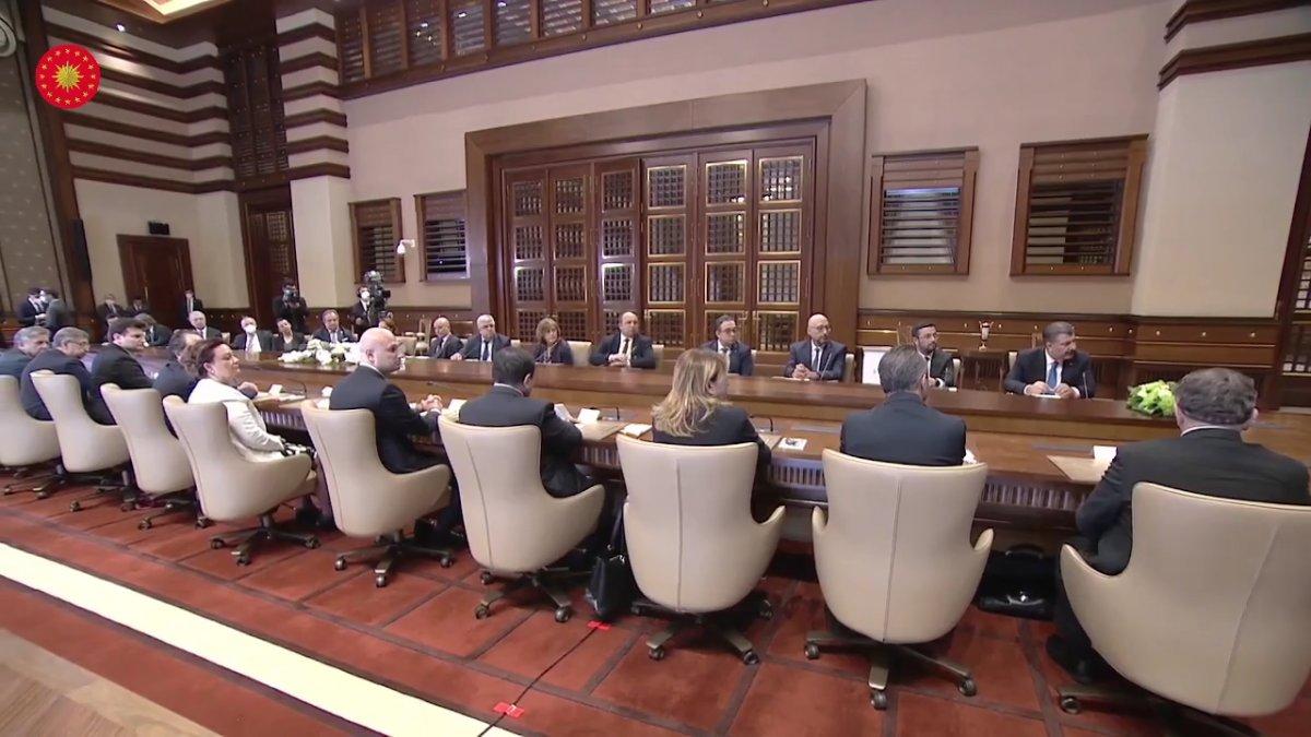 Kapalı alanlarda uygulanan maske zorunluluğu kaldırıldı