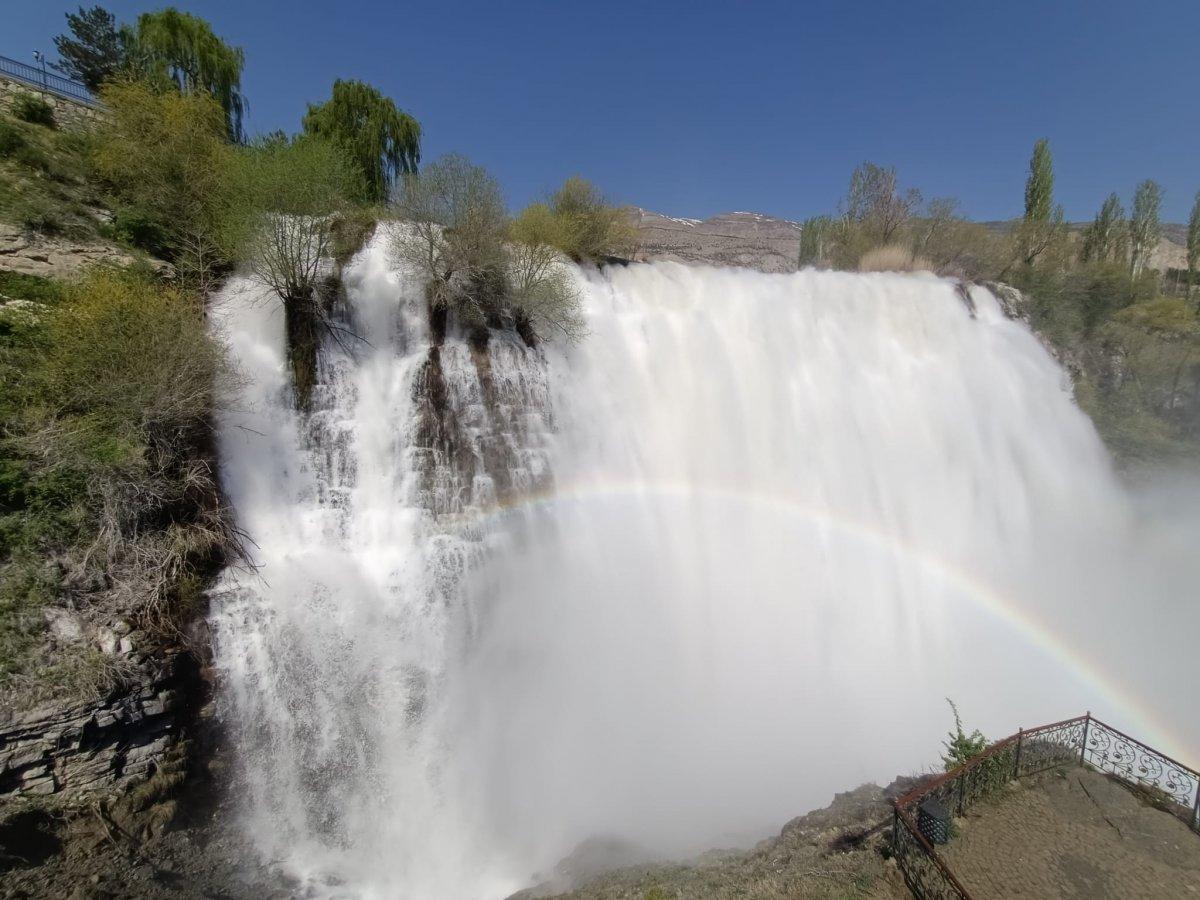 Şahan Gökbakar'ın 'Tortum şelalesi kurudu' iddiasına cevap