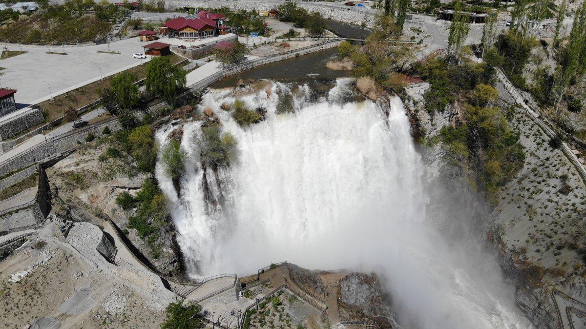 Şahan Gökbakar'ın 'Tortum şelalesi kurudu' iddiasına cevap