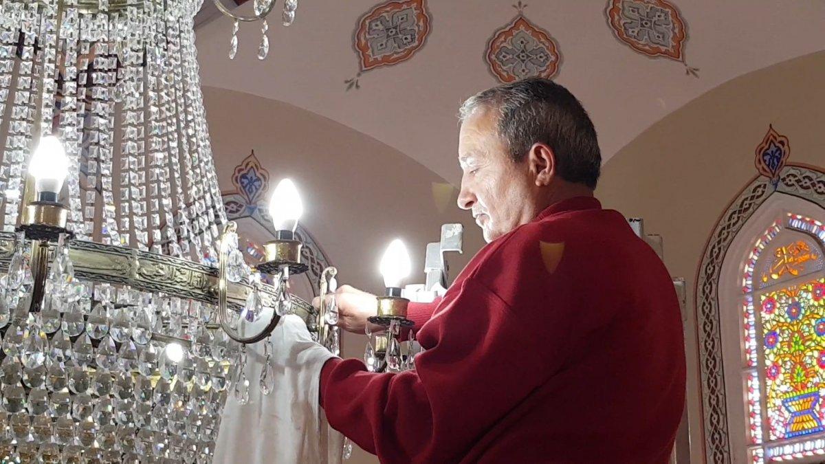 Yalova’da gördüğü avizeyi temizleyen emekli şaşırtıyor