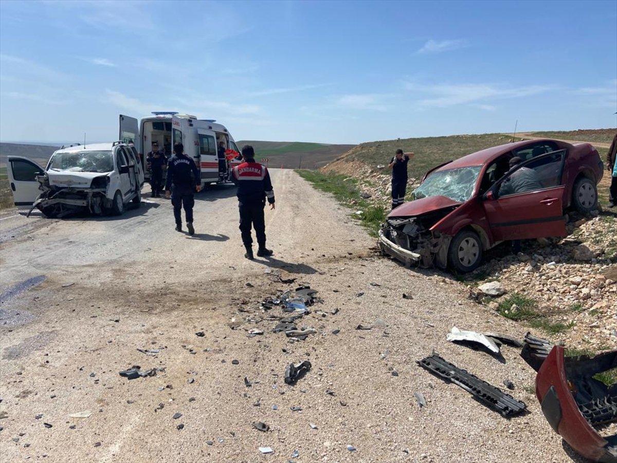 Eskişehir’de otomobil ile hafif ticari araç çarpıştı: 1 ölü, 3 yaralı