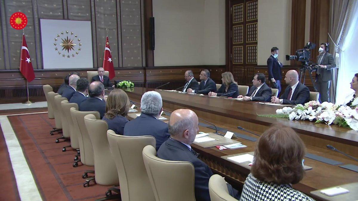 Kapalı alanlarda uygulanan maske zorunluluğu kaldırıldı