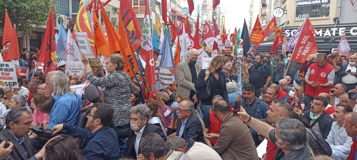Gezi parkı davası sonrası yapılan eylemlerde açılan pankartlar dikkat çekti