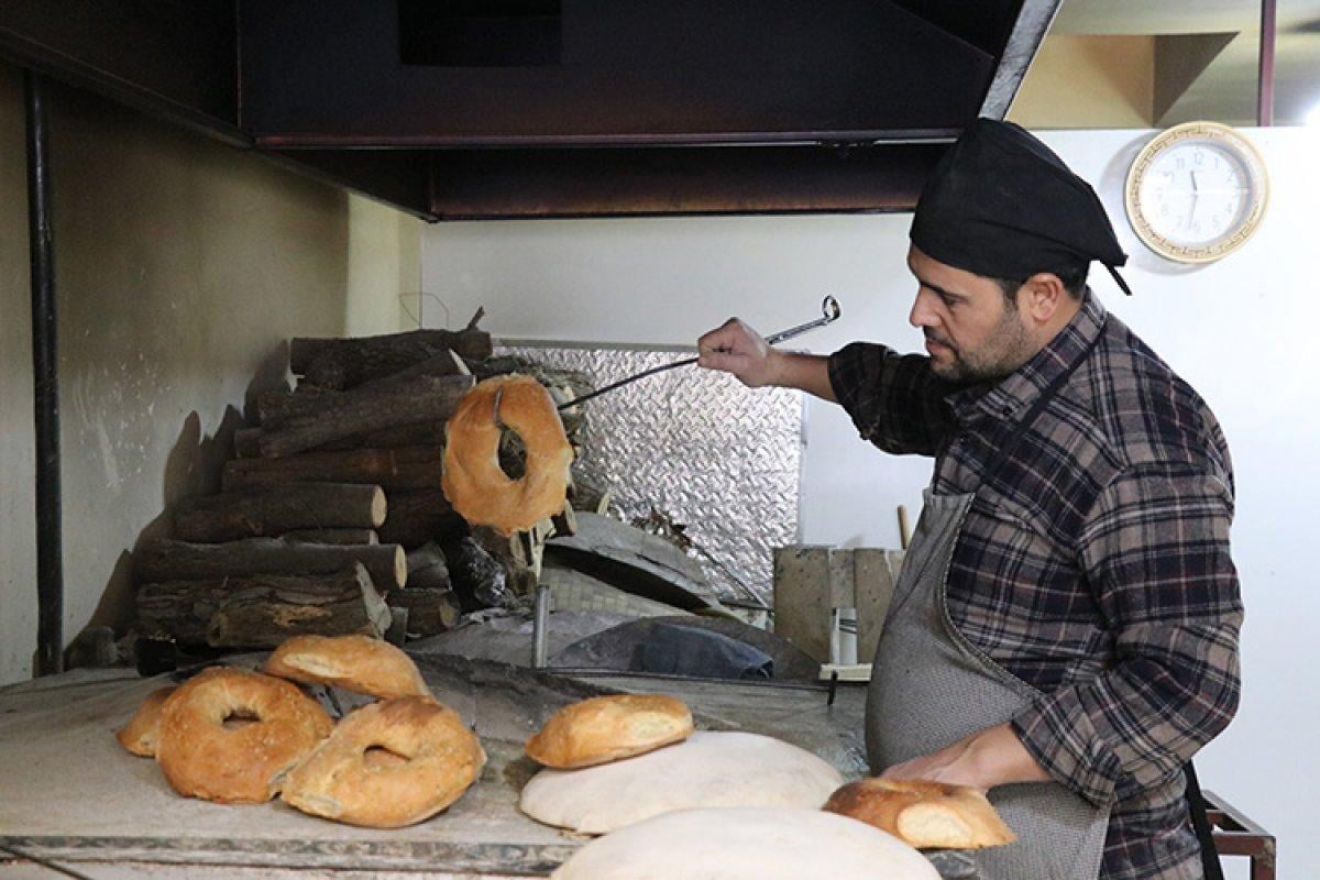 Siirt'in meşhur kuru ekmeği ıslatılarak yeniyor