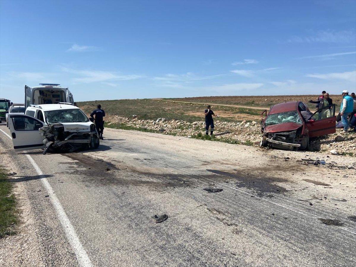 Eskişehir’de otomobil ile hafif ticari araç çarpıştı: 1 ölü, 3 yaralı