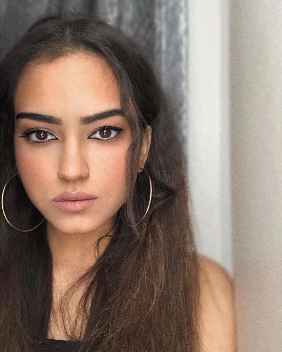 İbrahim Tatlıses'in torunu güzelliğiyle dikkat çekti