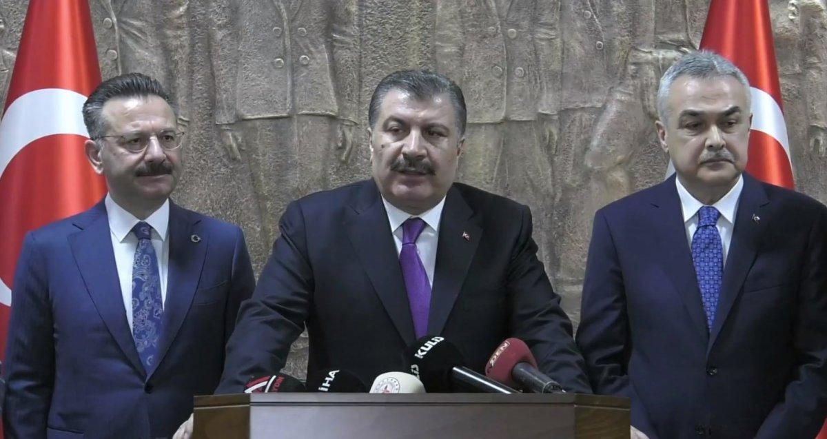 Fahrettin Koca'dan uçaklarda maske kullanımına yönelik açıklama