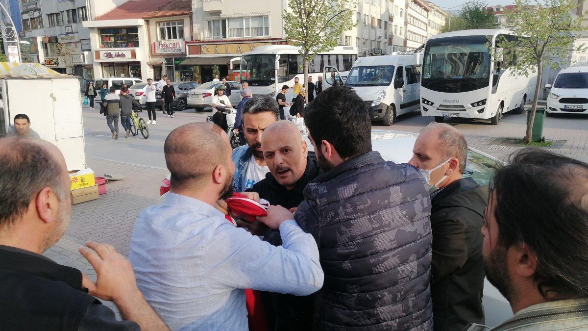 Bolu'da Gezi davası için toplananlara Türk bayrağıyla tepki gösterildi