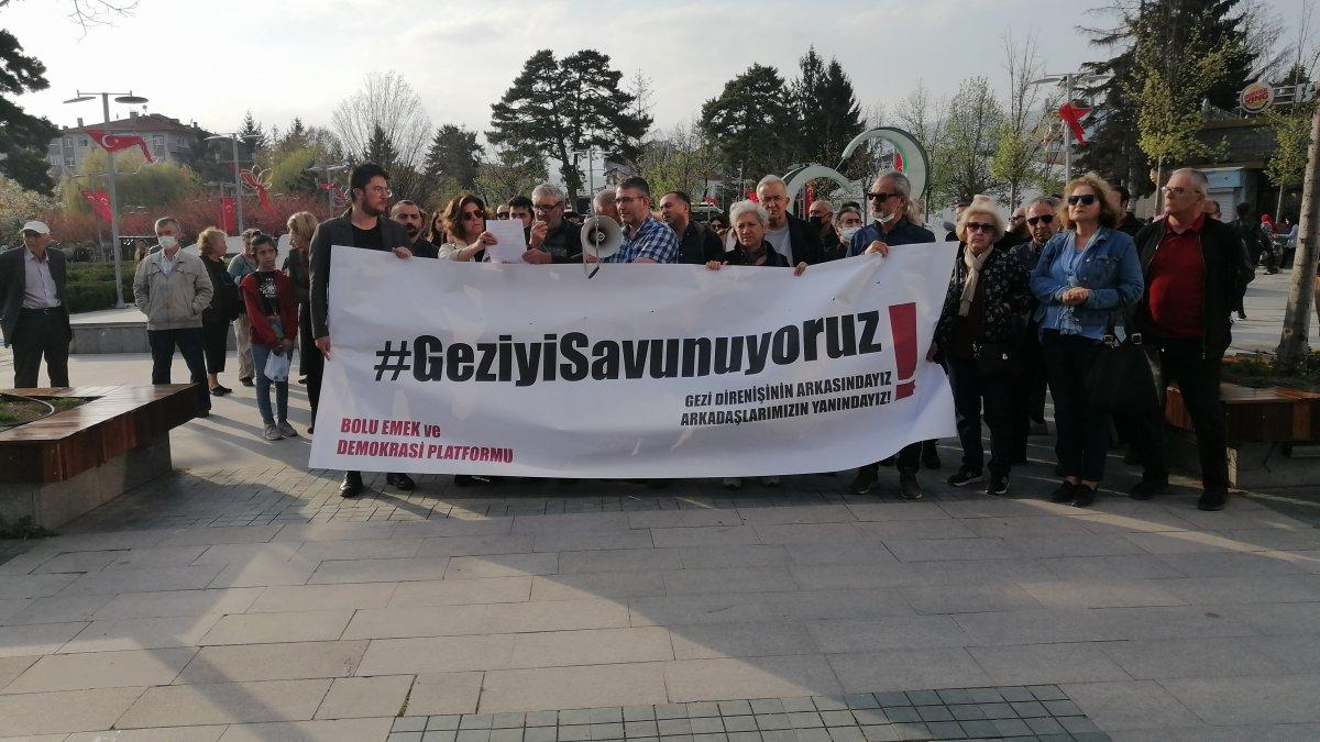 Bolu'da Gezi davası için toplananlara Türk bayrağıyla tepki gösterildi