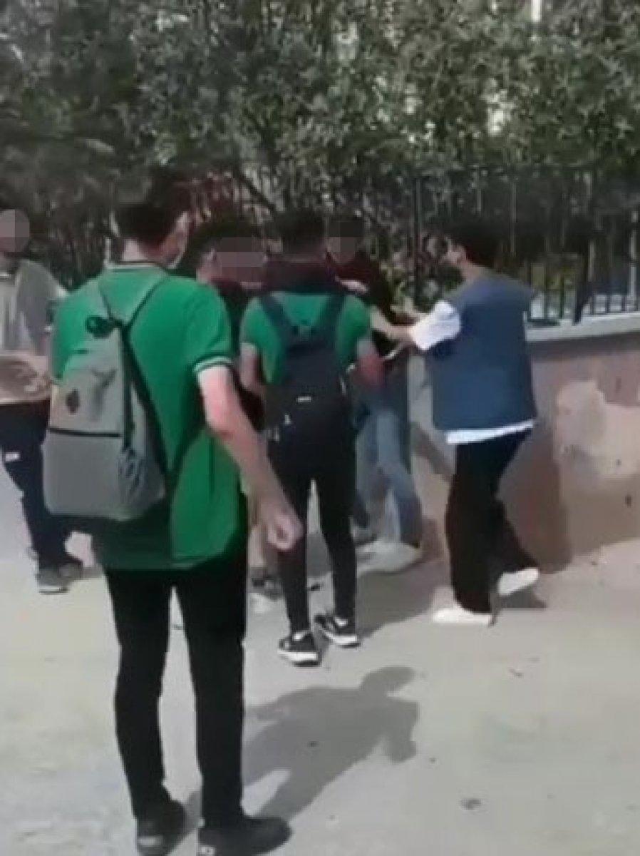 Denizli’de 14 yaşındaki çocuk, liseli öğrenciyi bıçakladı