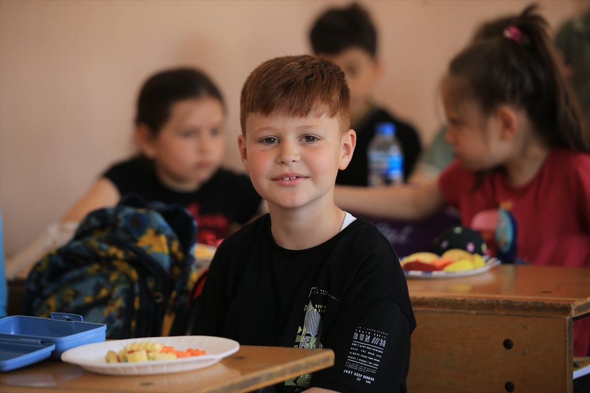 Öğrenciler maskeleri çıkardı