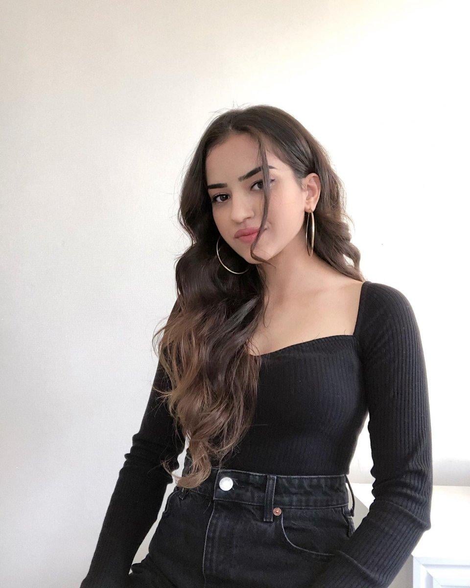 İbrahim Tatlıses'in torunu güzelliğiyle dikkat çekti