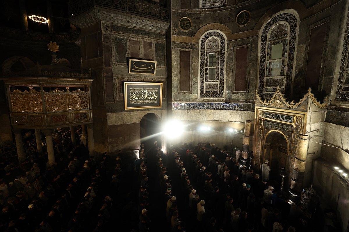 Ayasofya Camisi'nde Kadir Gecesi idrak edildi