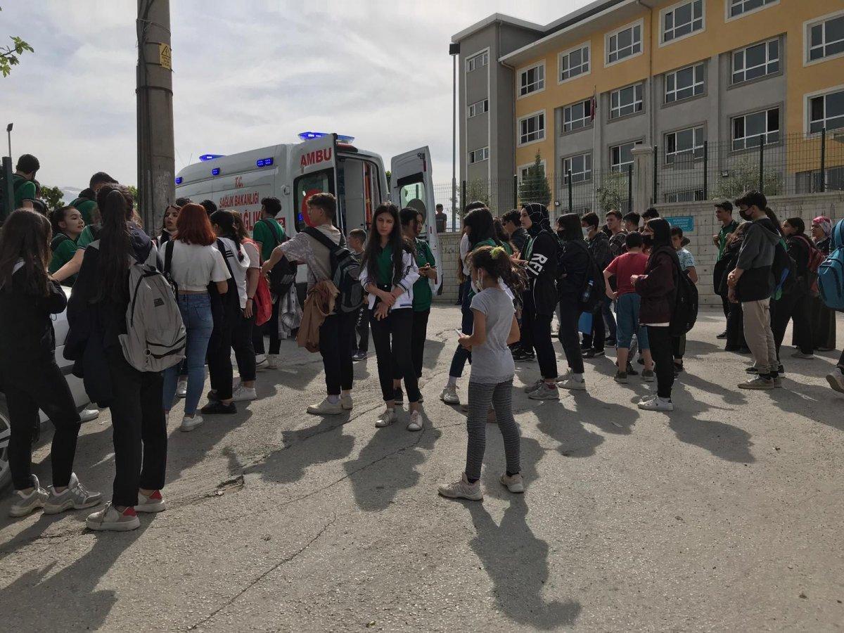 Denizli’de 14 yaşındaki çocuk, liseli öğrenciyi bıçakladı