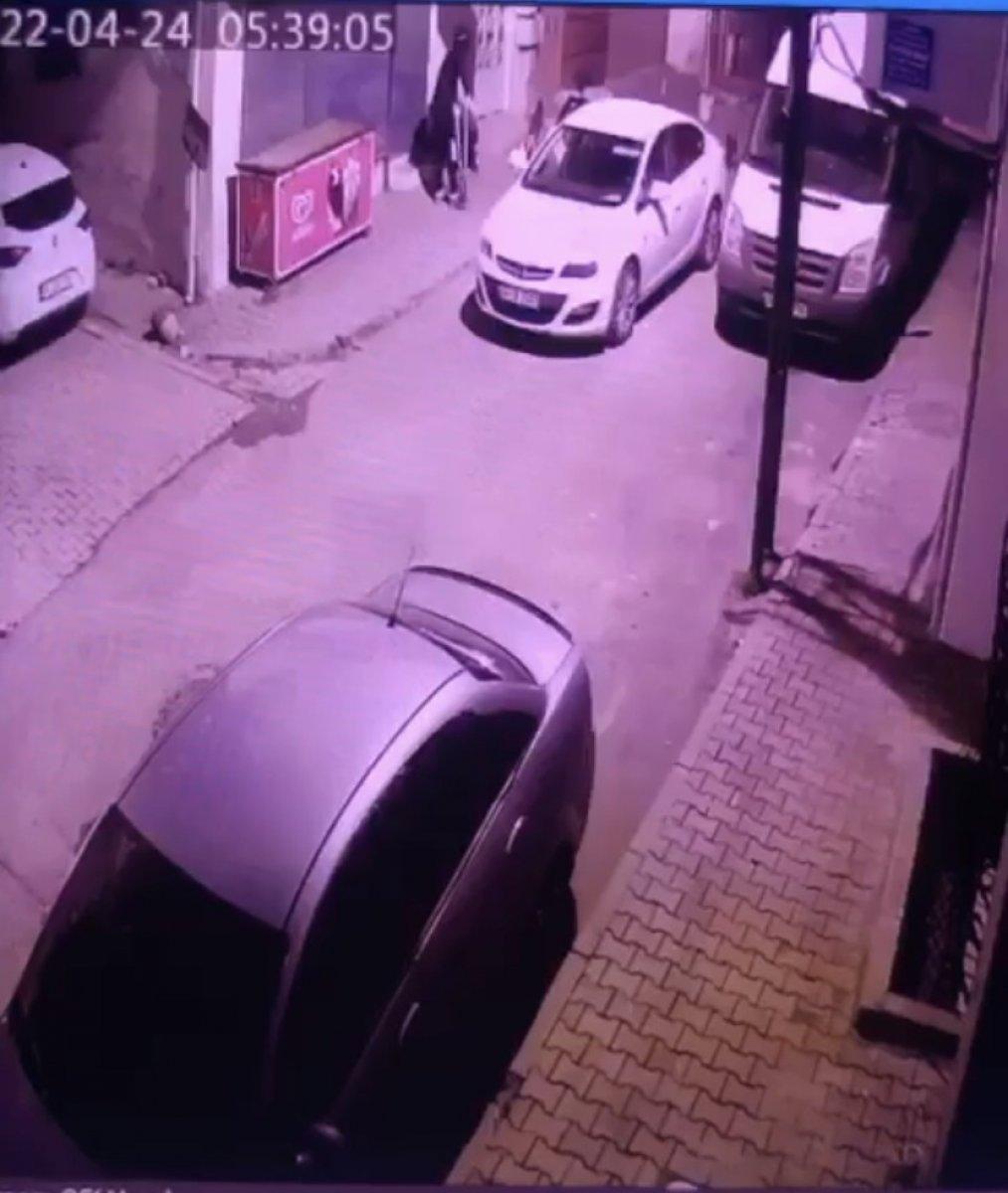 Gaziosmanpaşa’da mahalle sakininin süpürge fırlattığı hırsızlar kaçtı