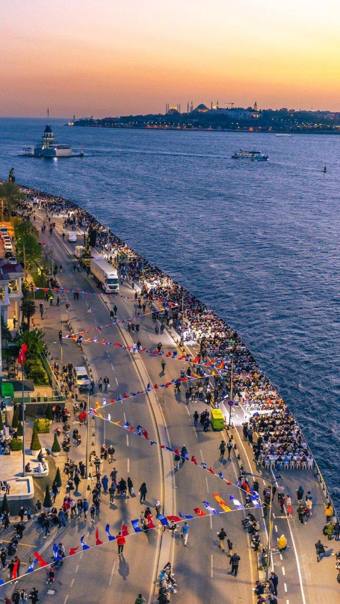 Üsküdar'da halk, 2 kilometrelik iftarda buluştu