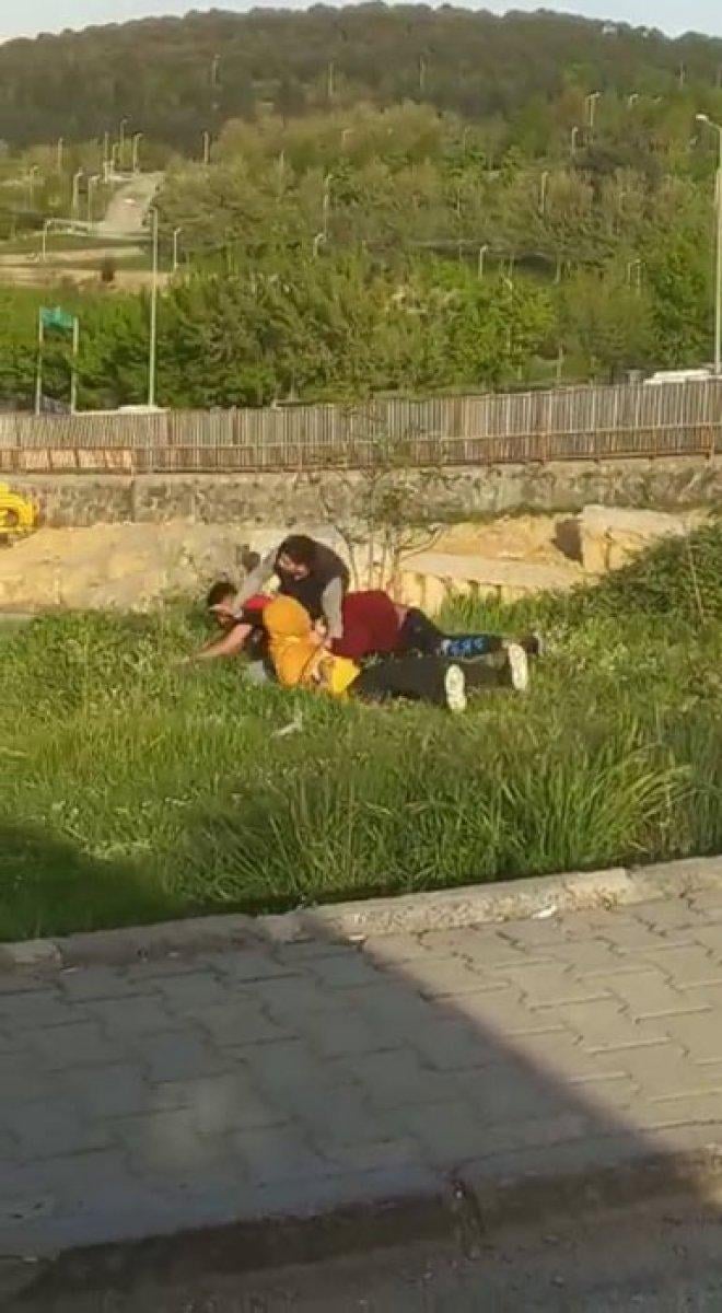 Arnavutköy'de iki grup birbirlerine kaldırım taşı ile saldırdı