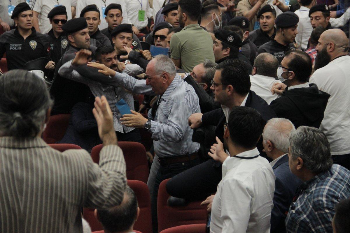 Altay'ın kongresinde kavga çıktı