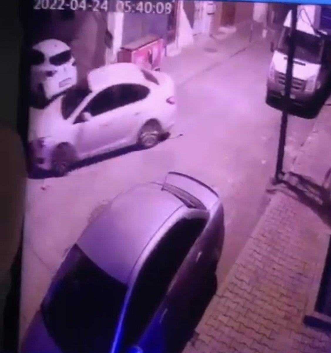 Gaziosmanpaşa’da mahalle sakininin süpürge fırlattığı hırsızlar kaçtı