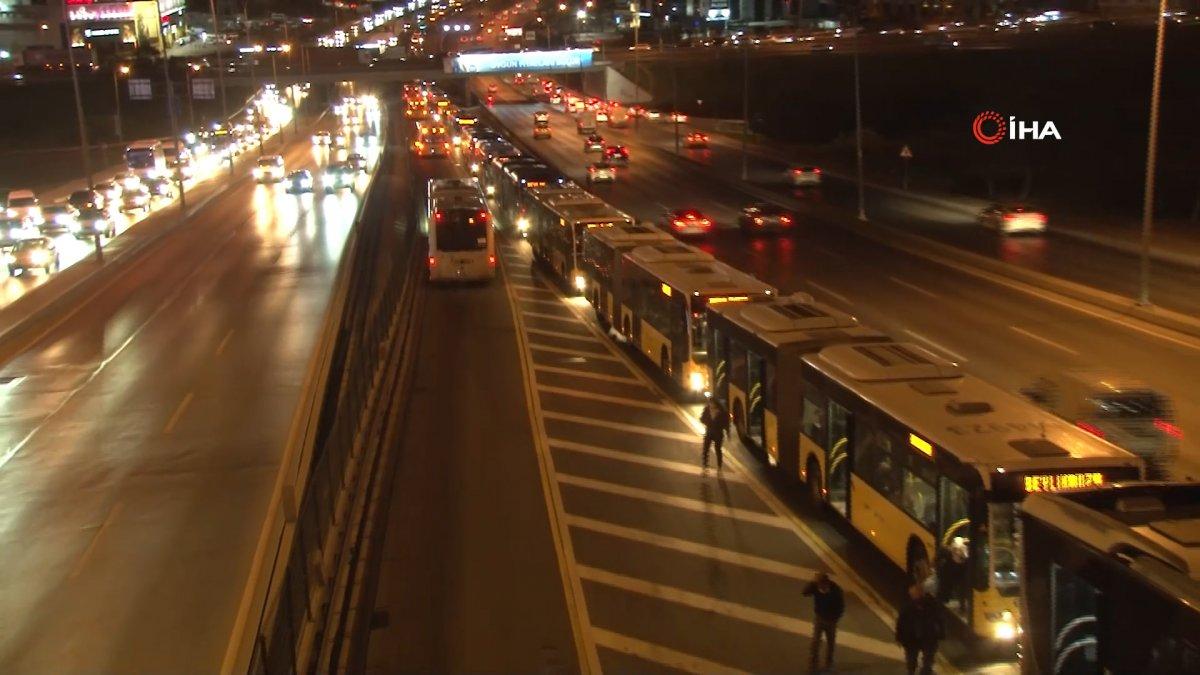 Beylikdüzü'ndeki metrobüs kazası sonrası İstanbullular mağdur oldu