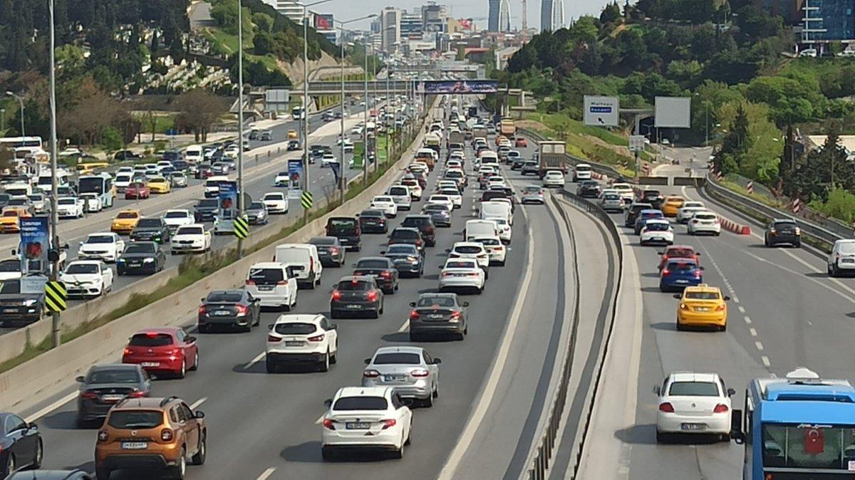 İstanbul'da bayram öncesi trafiği başladı