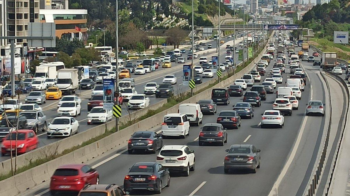 İstanbul'da bayram öncesi trafiği başladı