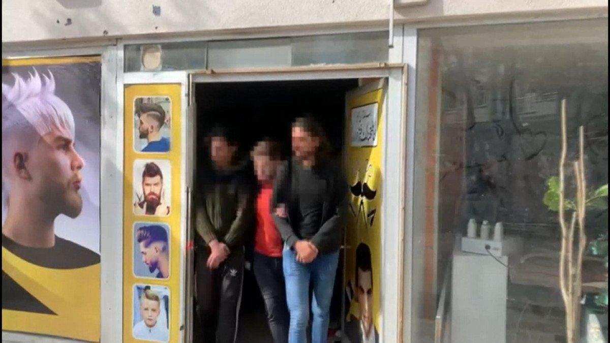 Tuzla'da kuaför görünümlü göçmen evine baskın