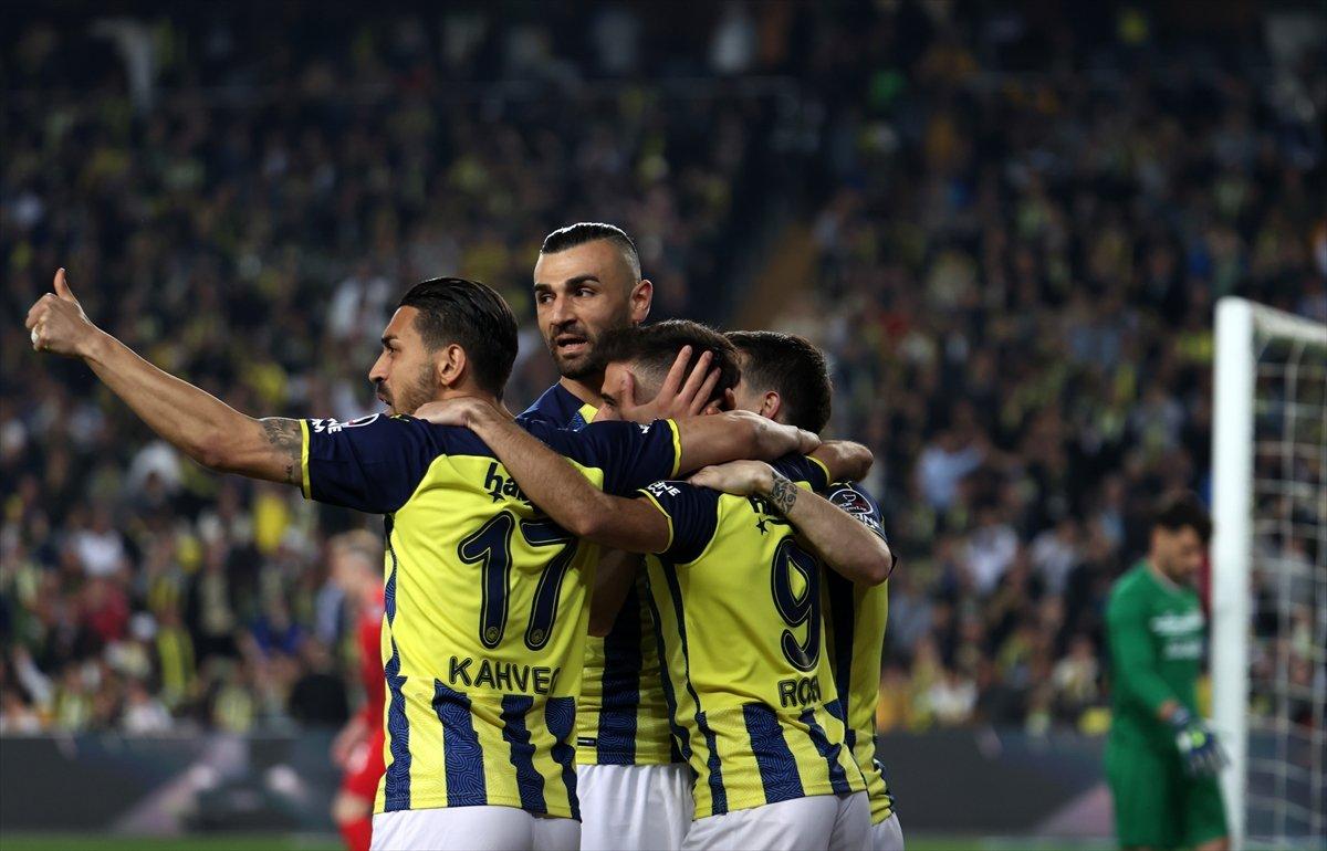 Fenerbahçe, Gaziantep FK'yı 3 golle mağlup etti