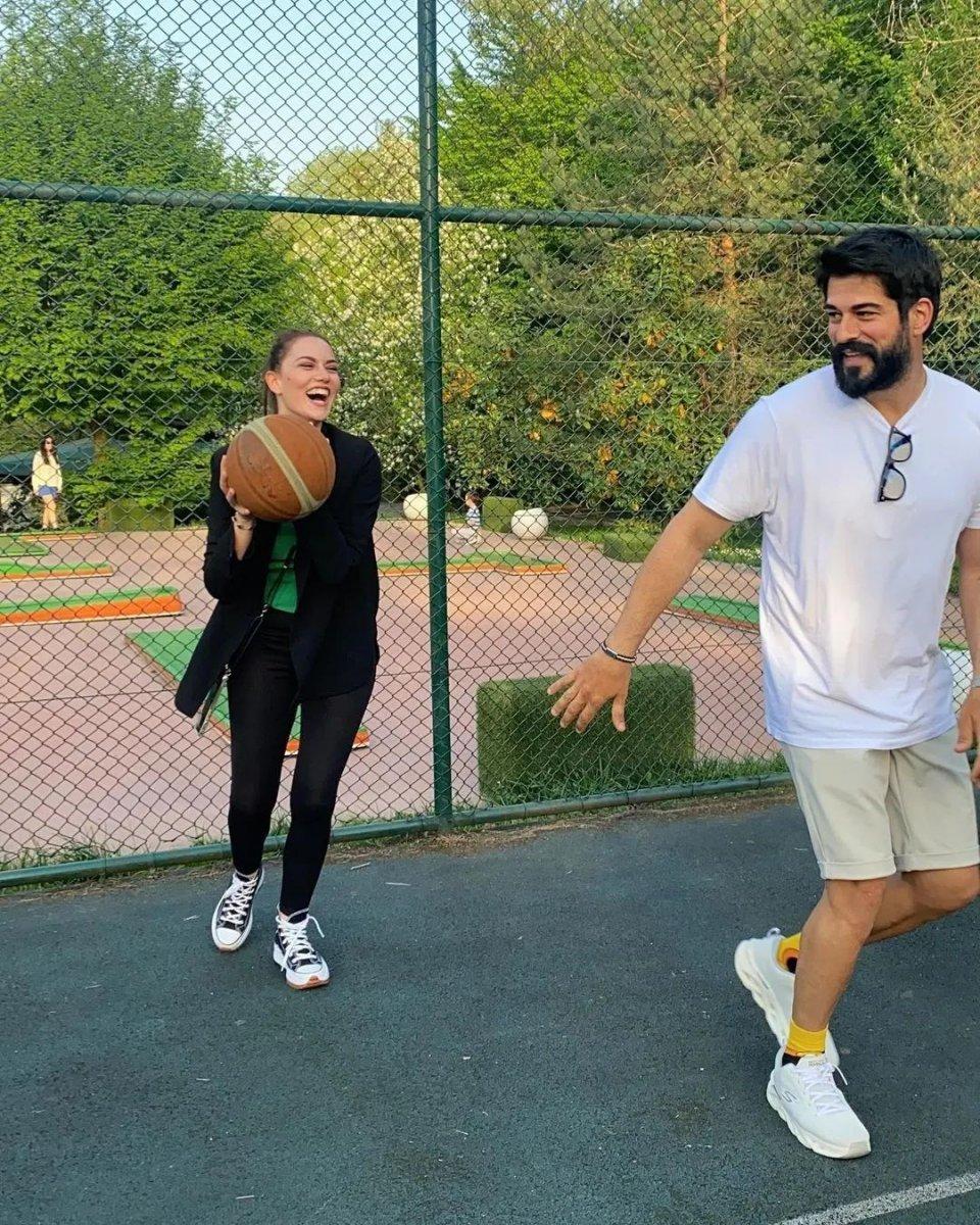 Burak Özçivit ile Fahriye Evcen basketbol maçı yaptı