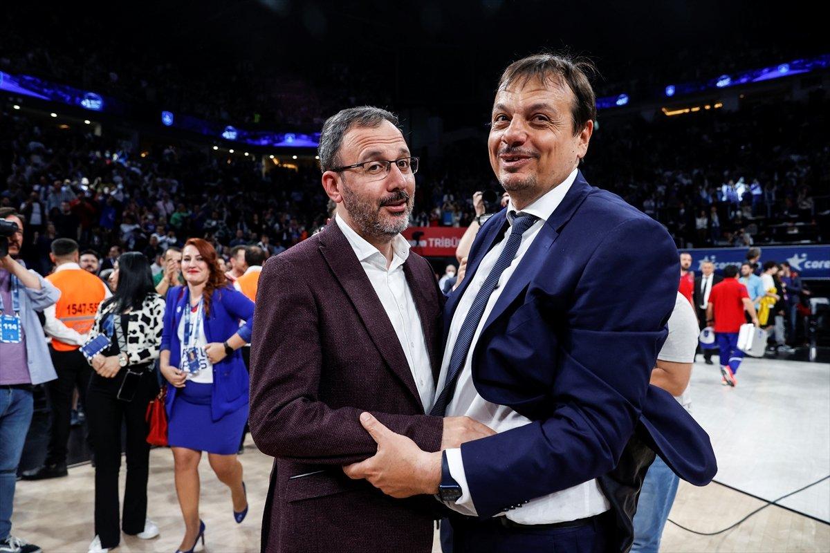 Anadolu Efes EuroLeague'de beşinci kez Dörtlü Final'de
