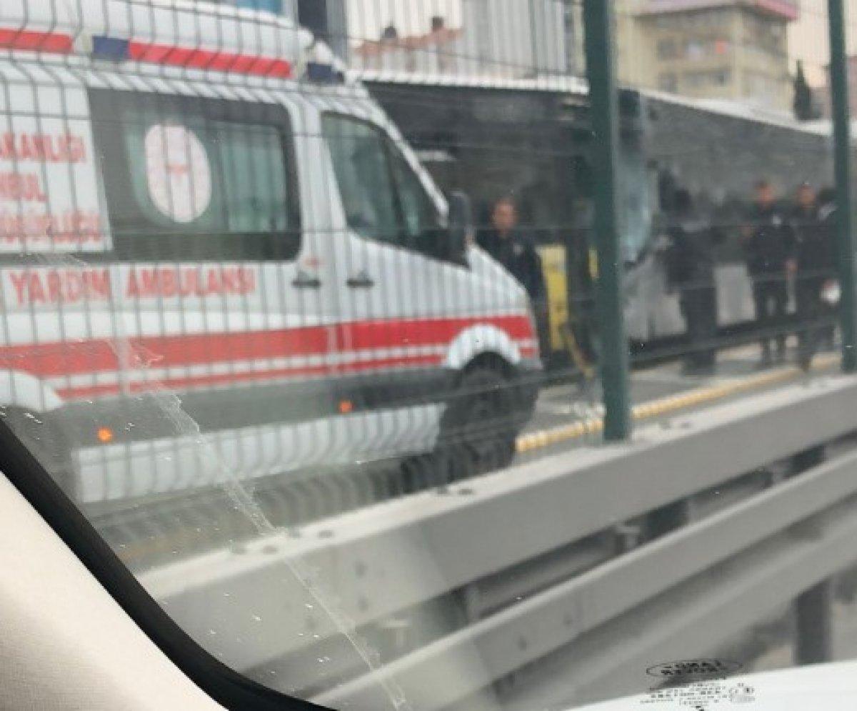 İstanbul Beylikdüzü'nde metrobüsler kafa kafaya çarpıştı